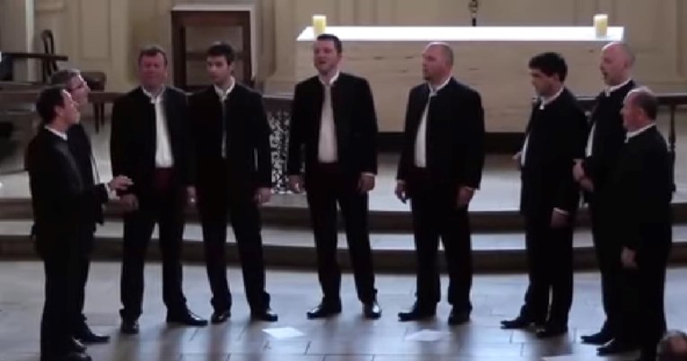 Klapa se oprostila od Akija predivnom obradom hita Parnog valjka, poslušajte