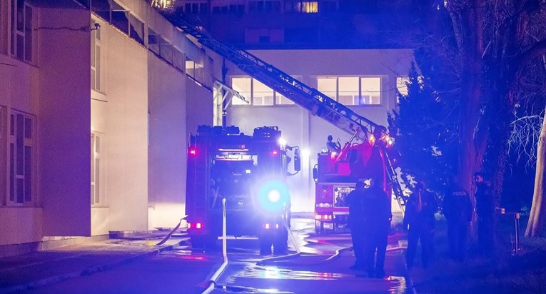 U Puli noćas gorjela stambena zgrada, poginula nepokretna žena