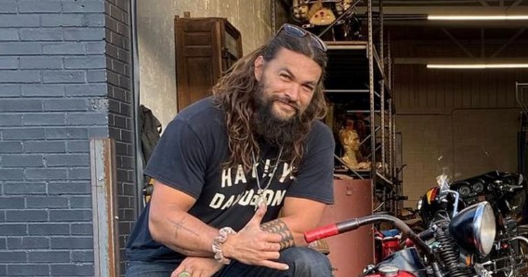 Momoa nakon razvoda navodno živi u kamperu koji je parkirao u prijateljevo dvorište