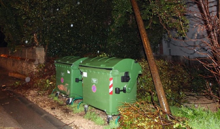 Mladiću na mopedu strujni kabel umalo prerezao vrat, HEP mu mora platiti