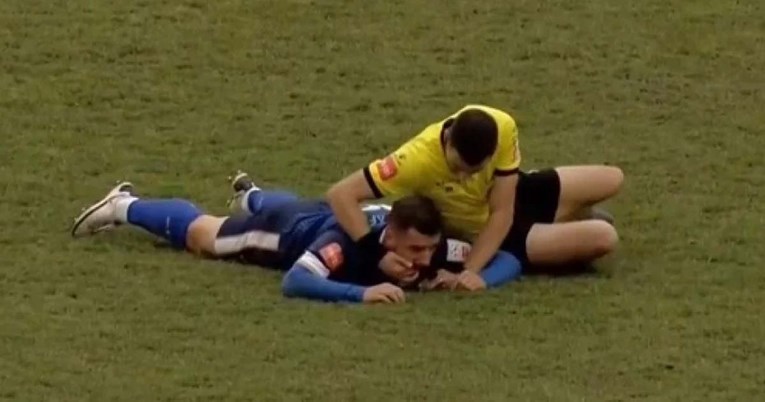 Drama u BiH. Igrač se srušio na terenu, sudac mu spasio život