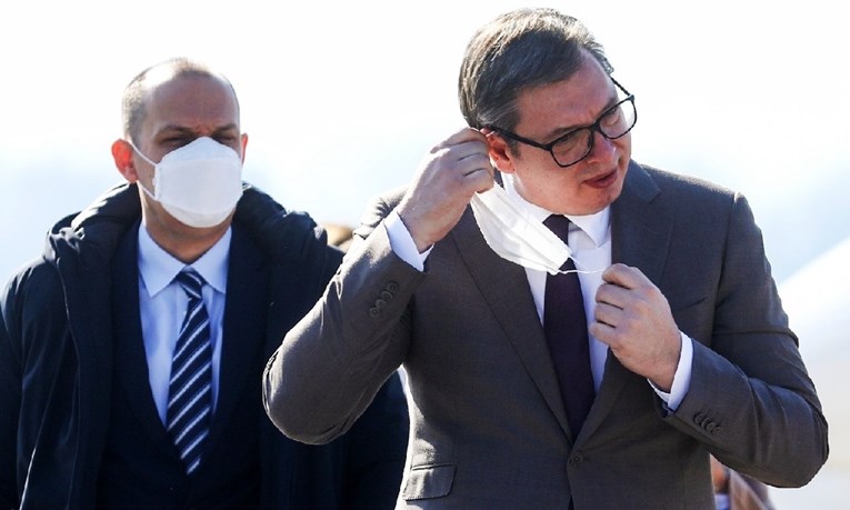 Vučić u Sarajevo donio 10.000 doza cjepiva