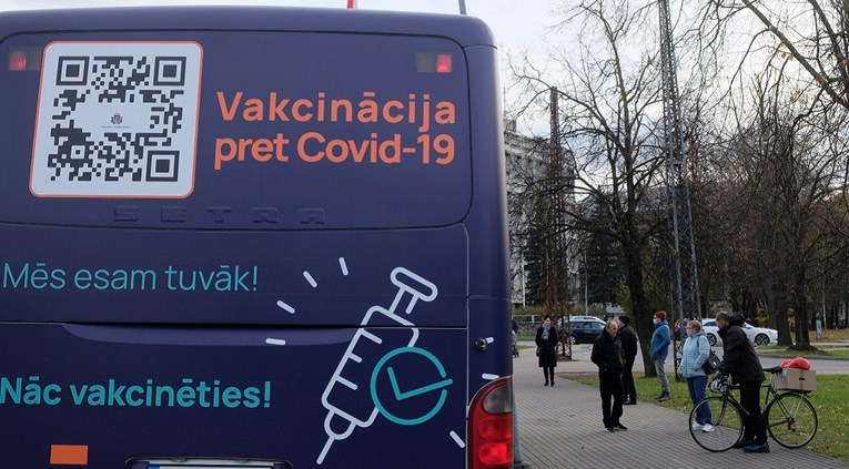 Latvijski parlament dozvolio tvrtkama otpuštanje necijepljenih radnika