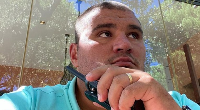 Ovo je tjelohranitelj koji čuva Ronalda i Georginu. MMA borac i zvijer od 140 kila