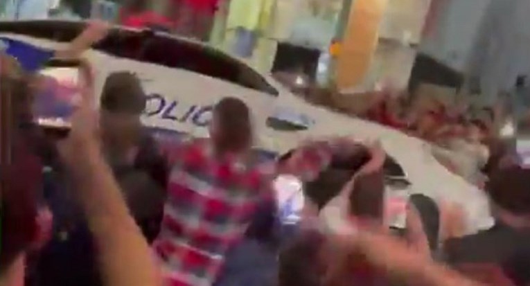 VIDEO Canadiensi izborili finale, ljudi to proslavili demoliranjem policijskog auta