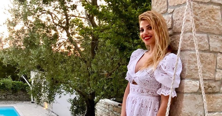 Lejla Filipović pozirala u kratkim hlačicama i visokim čizmama, ljudi pišu: Ludilo