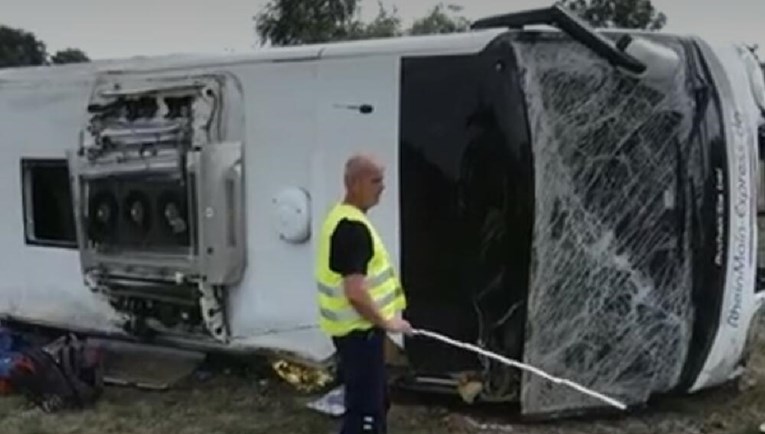 Srpski autobus sletio s autoceste u Njemačkoj, ozlijeđeno najmanje 19 ljudi