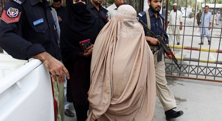 Pakistanka (26) osuđena na smrt zbog bogohuljenja preko poruka na WhatsAppu