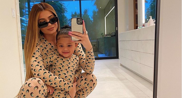 Kylie Jenner slučajno pokazala sićušnu tetovažu koju je posvetila kćeri