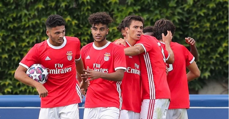 U-19 DINAMO - BENFICA 1:3 Dinamo dobro krenuo pa se raspao i dobio dva crvena kartona