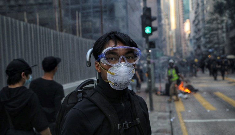 Vlasti u Hong Kongu zabranit će maske na javnim okupljanjima