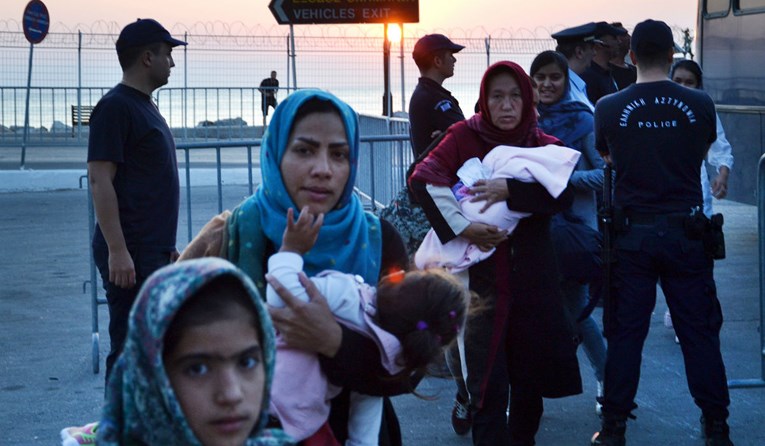 Grčka vojska postavit će u more plutajuće brane protiv migranata