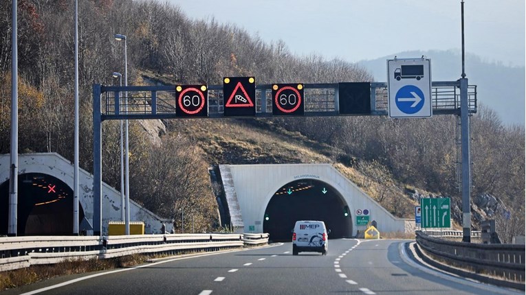 Olujni vjetar i kiša otežavaju promet diljem zemlje