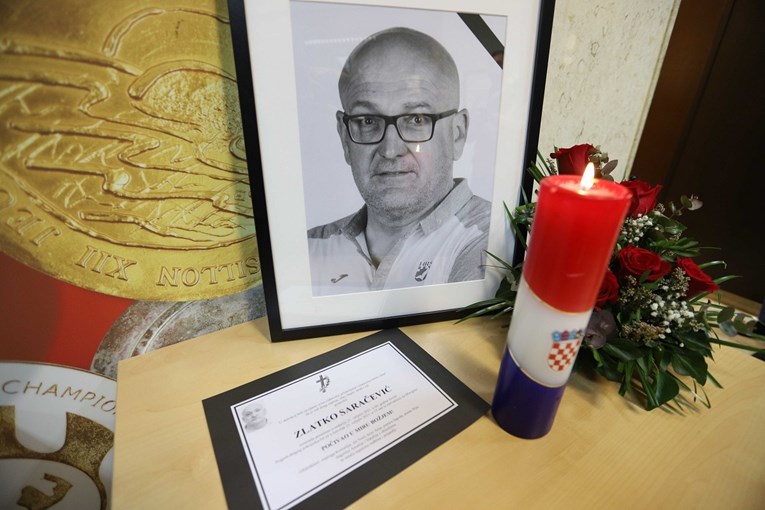 Na Trešnjevci gore svijeće za Sarača. Stigli Lino Červar i novi izbornik