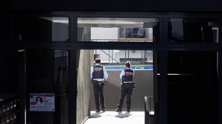 Policija u Bruxellesu zatekla orgije s 25 muških, s njima i Orbanov europarlamentarac