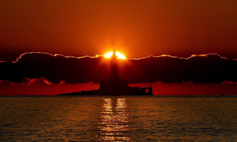 FOTO Nesvakidašnji zalazak Sunca snimljen je jučer u Istri