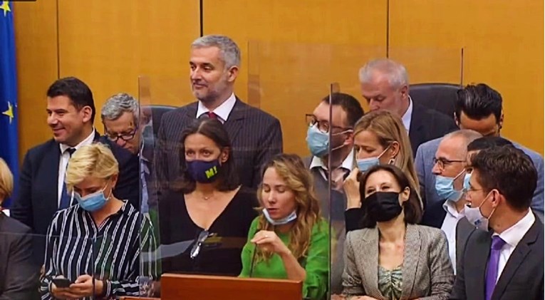Hrvati se sprdaju s pobunom u saboru: "Vratit će se Nino s tisuću momaka"
