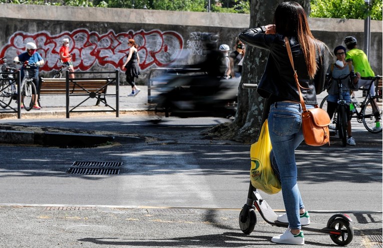 Policija u BiH proglasila električne romobile sredstvima za igru i zabavu