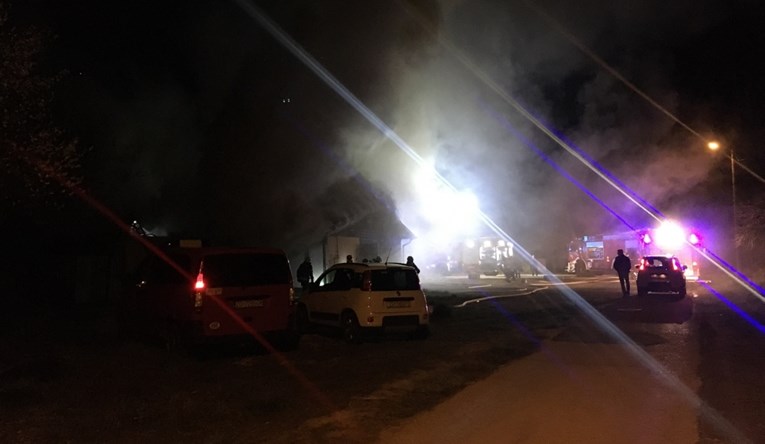 FOTO Izgorio noćni klub u Sesvetama