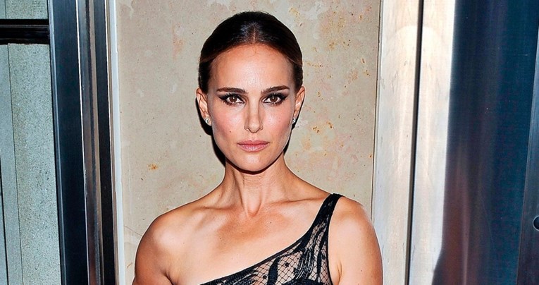 Natalie Portman na premijeru svog novog filma došla u balskoj toaleti
