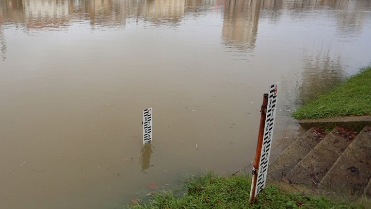 Podiže se vodostaj Save i Kupe, potresom pogođenim područjima prijeti poplava