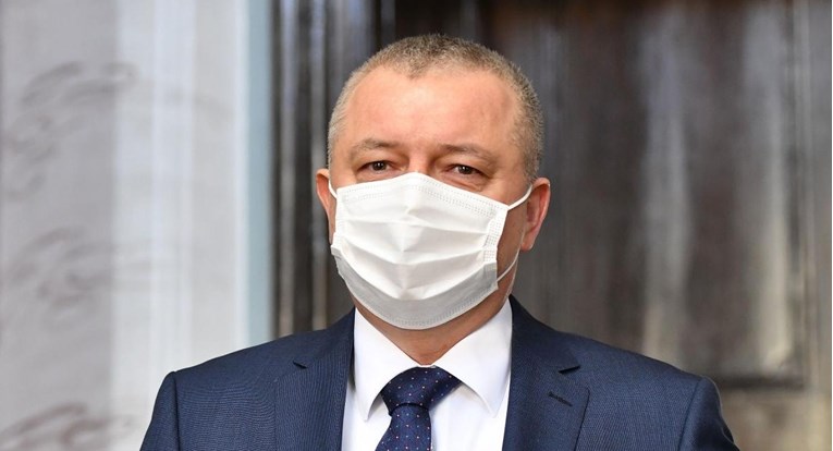 Ministar Horvat: Istražit će se zašto su urušene kuće koje su obnovljene nakon rata