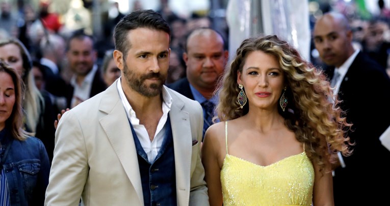 Ryan Reynolds se bacio u frizerske vode pa obojio kosu Blake Lively: Kome treba kosa?