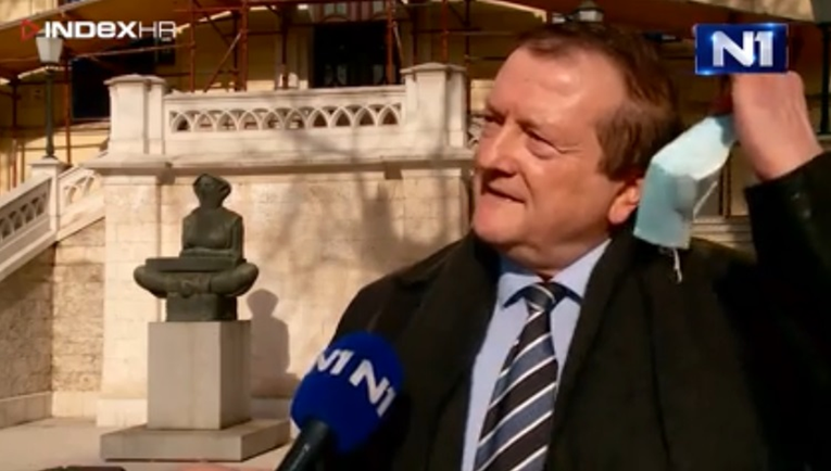 Usred intervjua uživo Borasu se ptica pos*ala na glavu