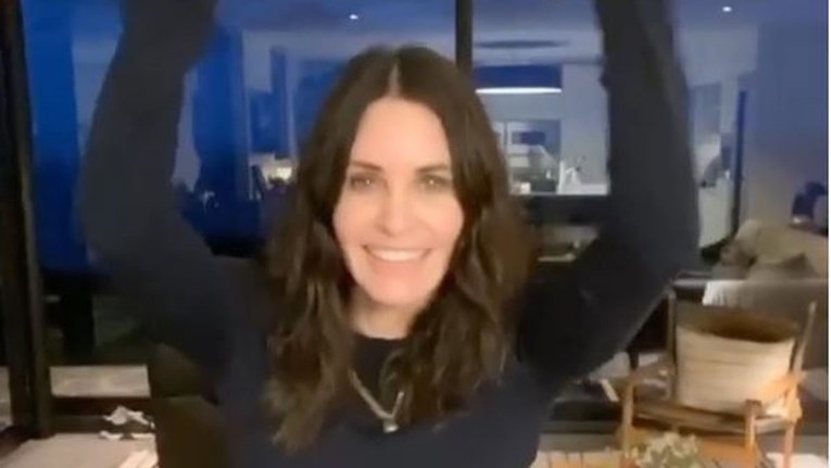 Monica iz Prijatelja objavila video kako pleše u izolaciji, oglasio se i Chandler