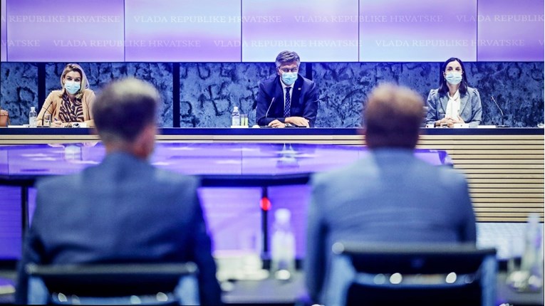 Vučković sa stočarima: Veliki problem je zatvaranje malih mljekarskih farmi