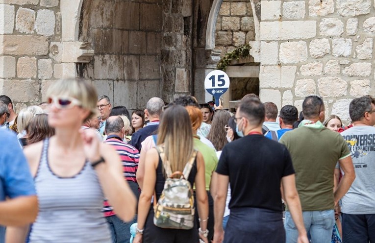 Stožer uvodi nove mjere za Jadran, Britancima dosta otežan dolazak u Hrvatsku