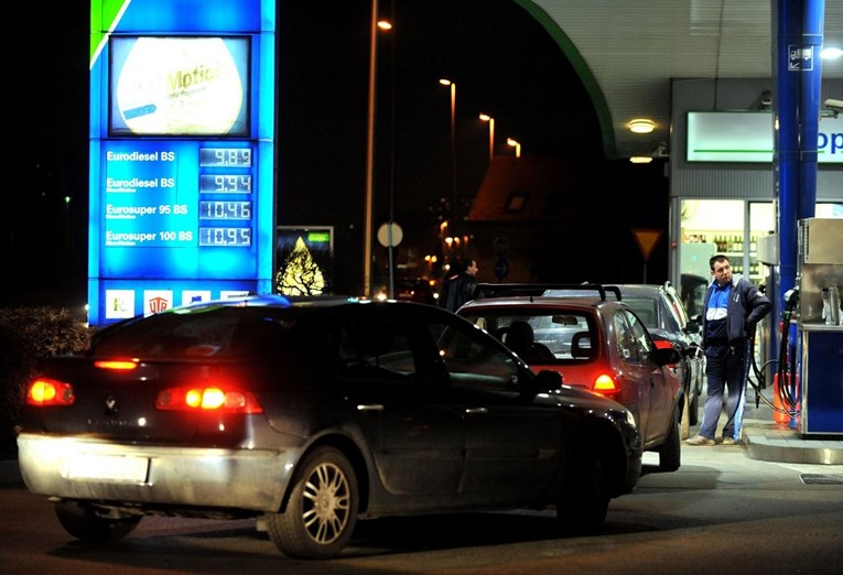 Umirovljenici ušetali na pumpu u Zagrebu, otišli na WC pa rekli: Imamo koronavirus