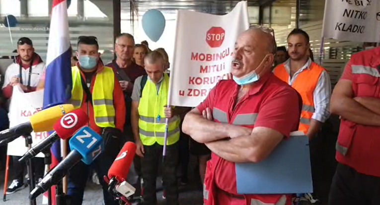 Prosvjed sestara: "Nismo stoka, ne dijelite nas na cijepljene i necijepljene"