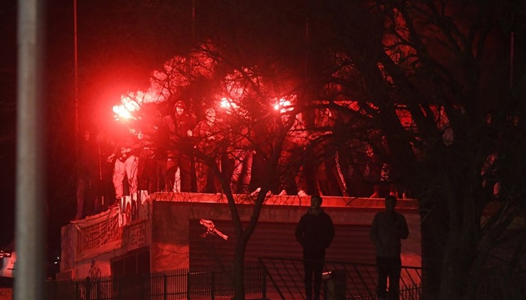 Huligan u Šibeniku prije utakmice napao policajca palicom, drugom su našli oružje
