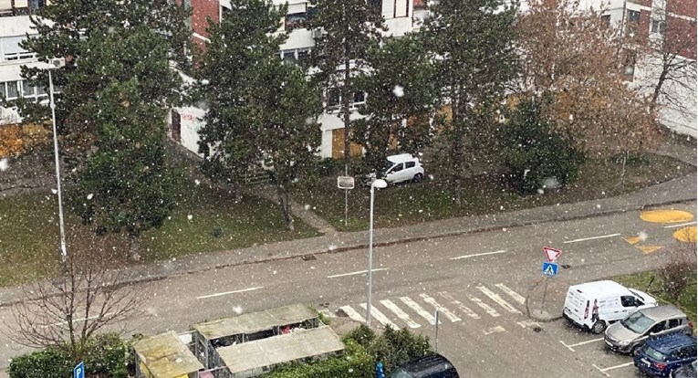 U Zagrebu pada snijeg