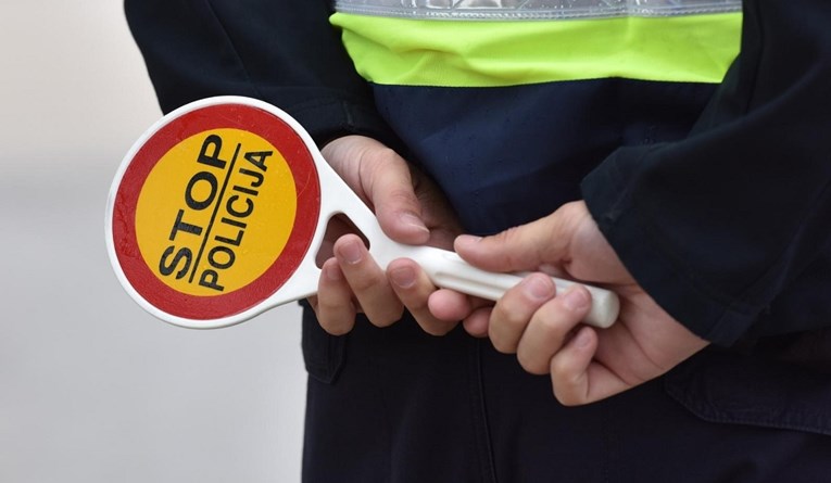 Mrtav pijan i bez dozvole u Slavonskom Brodu vozio dijete, oduzeli mu auto