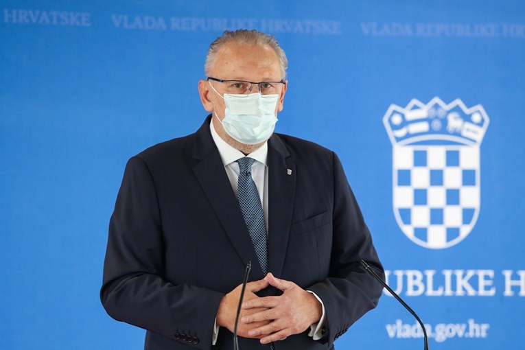 Božinović: Smanjite druženje za vikend