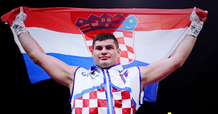 Filip Hrgović dominantno do 12. pobjede u karijeri, slavio je tehničkim nokautom