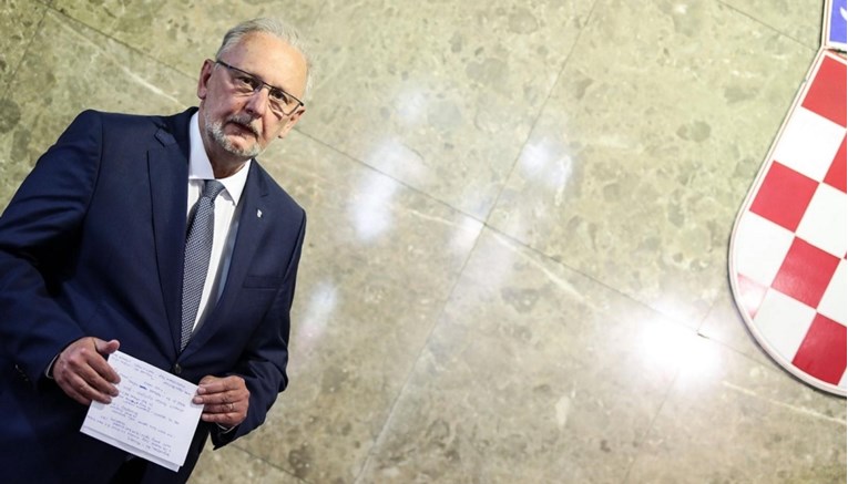 Novi državljani morat će čašću prisezati MUP-u, pogledajte što trebaju izgovoriti
