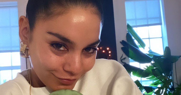 Vanessa Hudgens pokazala zanosnu figuru u vatrenom kupaćem