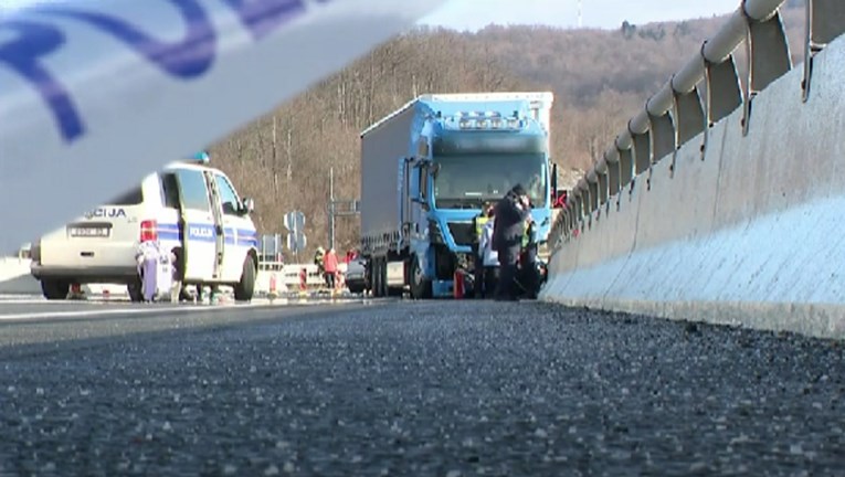 Novi detalji teške nesreće: U frontalnom sudaru poginule dvije osobe u automobilu