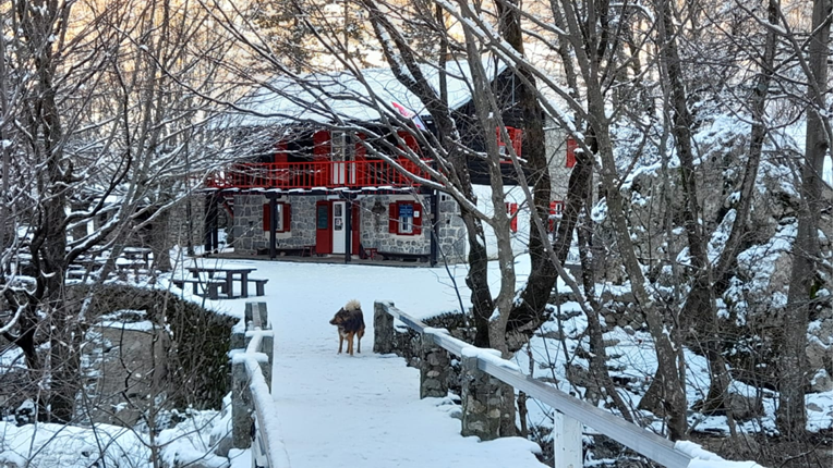 Velebit prekriven snijegom izgleda poput bajke, fotografije su nevjerojatne