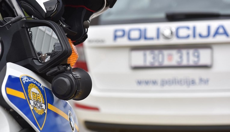 Muškarac iz Ogulina vozio pijan bez dozvole, dobio zabranu vožnje i 17 dana zatvora