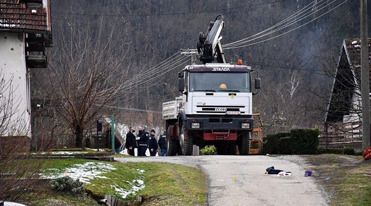 HEP-ovci mu došli isključiti struju, on bacio bombu na njih. Dobio 12 godina zatvora