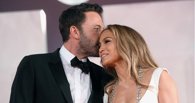 Jasno je zašto svi pričaju o novim fotkama Jennifer Lopez i Bena Afflecka