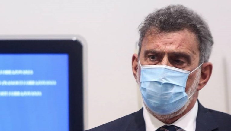 Dio učenika morat će nositi maske. Fuchsa pitali tko će ih kupiti, pogledajte odgovor