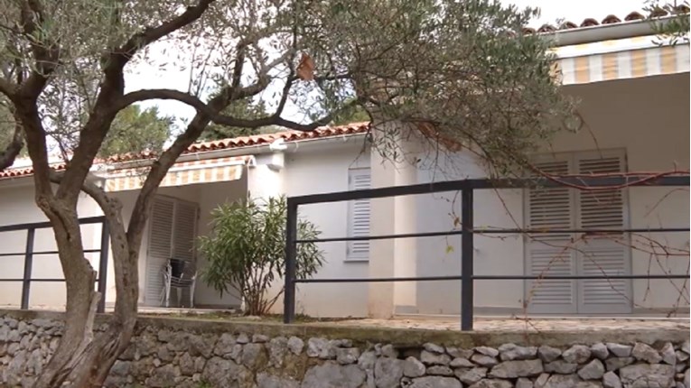 Ovo su 40 godina stari bungalovi na Cresu. Netko za njih nudi 9000 eura po kvadratu