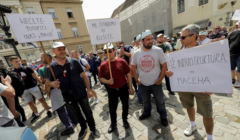 Željezničari prosvjedom tražili očuvanje radnih mjesta i tvrtke za gradnju pruga