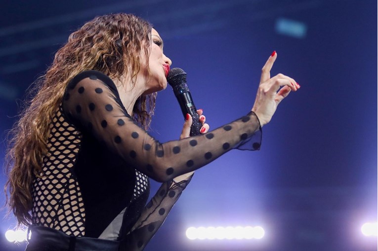 Severina otpjevala Rođeno moje za sina i zagrebački koncert završila u suzama
