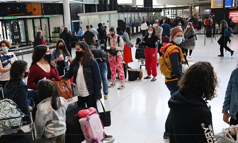 Britanija postrožuje uvjete za ulazak u zemlju, svi će se morati testirati